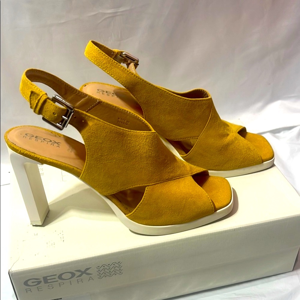 GEOX Women's Yellow Open-Toe Sandals Size 39